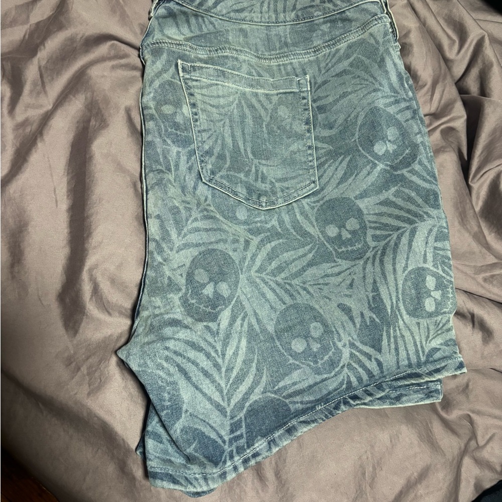 Torrid Tropical Denim Skull Print Jean Shorts - Picture 2 of 3